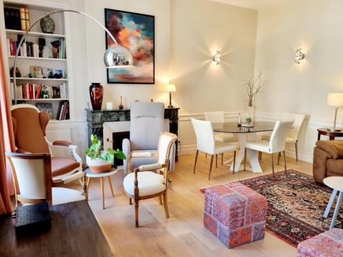 Angouleme Apartamento | Face à l'hôtel de ville grand et lumineux appartement