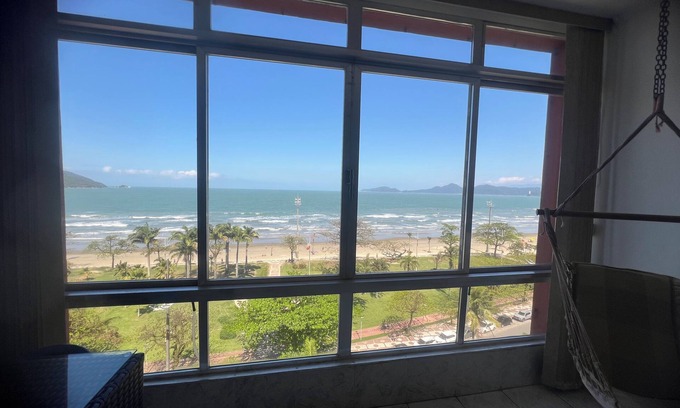 Embare Apartamento | FACING THE SEA IN EMBARÉ, 2 SUITES AND 2 DEMARCED PRIVATE GARAGES,