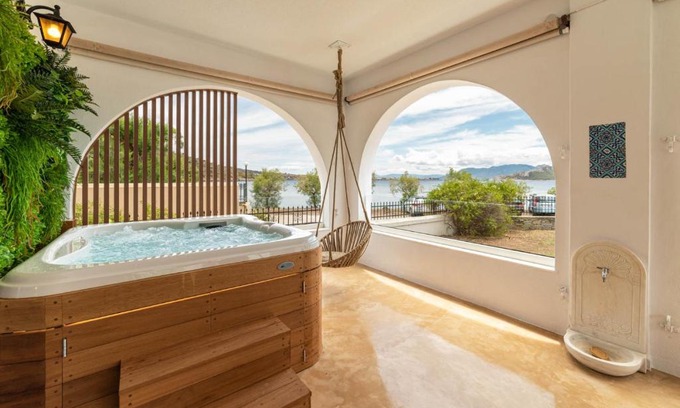 Kontos Casa | Faidon's Luxury House with jacuzzi by AegianKazarte