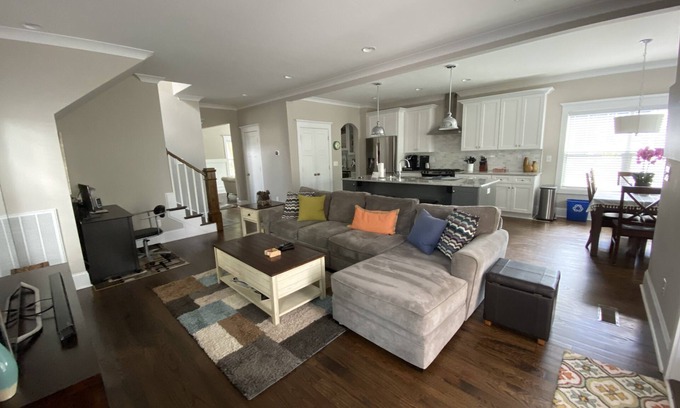 Villa Heights Casa | "Failte" Bienvenido. A solo 2 millas del Spectrum Center con Noda y plaza cerca