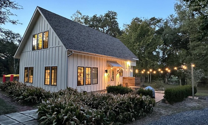 Lafayette Cabaña | Fair Oaks Farmhouse