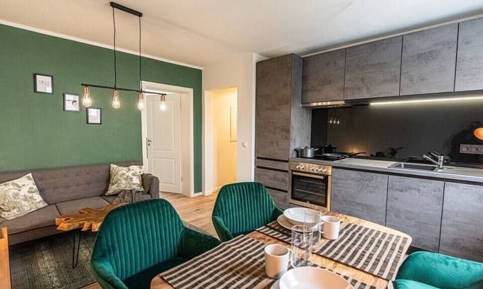 Augsburg-Goggingen Apartamento | ☆FAIR+UNI: Modern & Stylish for 4: Kitchen+Parking