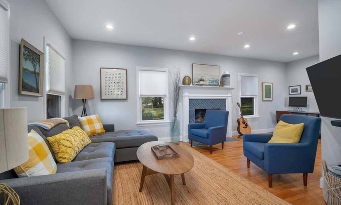 Mystic - New London Casa | Fair Winds | Twin Charmer Walk to Downtown Mystic!