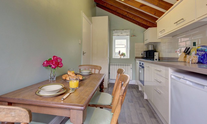Binham Cabaña | Fairfield Cottage - a self catering cottage that sleeps 4 guests in 2 bedrooms