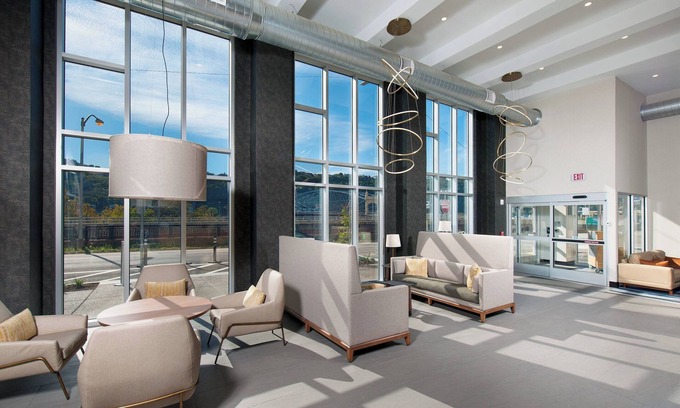 Downtown Pittsburgh Hotel | Fairfield Inn & Suites by Marriott Pittsburgh Downtown