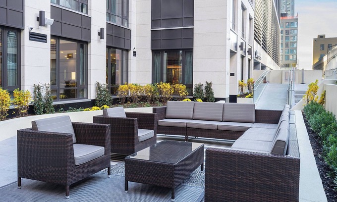 Lincoln Square Hotel | Fairfield Inn & Suites New York Manhattan / Central Park