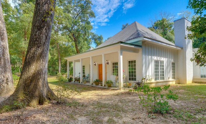 Fairhope Cabaña | Fairhope Cottage: 2 Mi to Town & Pier!
