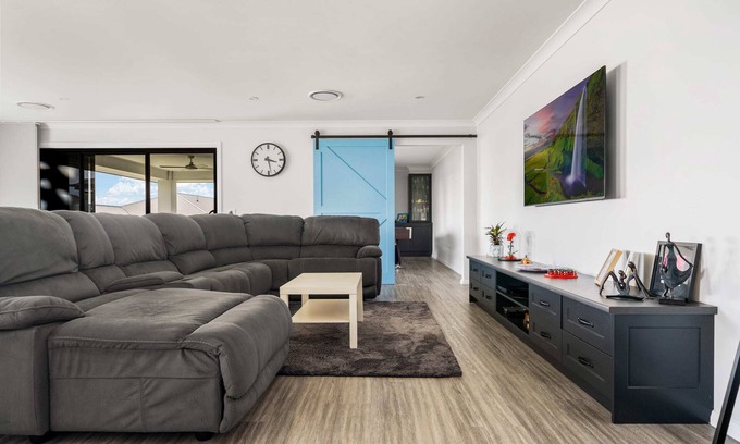 Kelso Casa | Fairleigh Dream - Modern, Spacious & Convenient