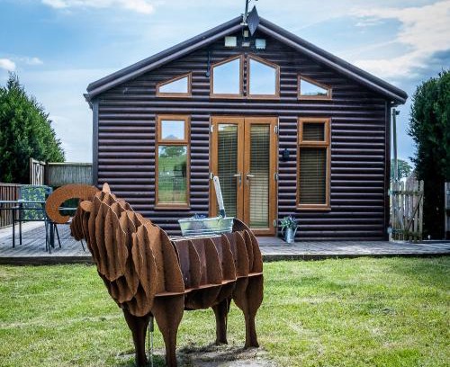 Newark upon Trent Chalet De Esquí | FAIRVIEW FARM Holiday Accommodation 14 Luxury Lodges, Cabins, Dog Friendly, Suitable for Couples, Families and Groups, Wedding Guests , Corporate events, Sleeps 2-65 guests in Ravenshead, Nottingham near Sherwood Forest, set in 88 acres