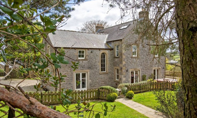 Tideswell Casa | Fairview House - Celebration