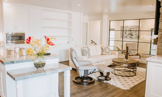 Golden Rectangle Apartamento | Fairview Way + Clubroom