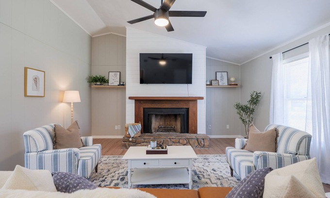 Lake Park Casa | Fairway Family Oasis: King Beds, Pets Allowed, Golf Course Neighborhood