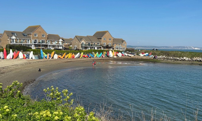 Wyke Regis Cabaña | FAIRWAYS, family friendly, character holiday cottage in Wyke Regis