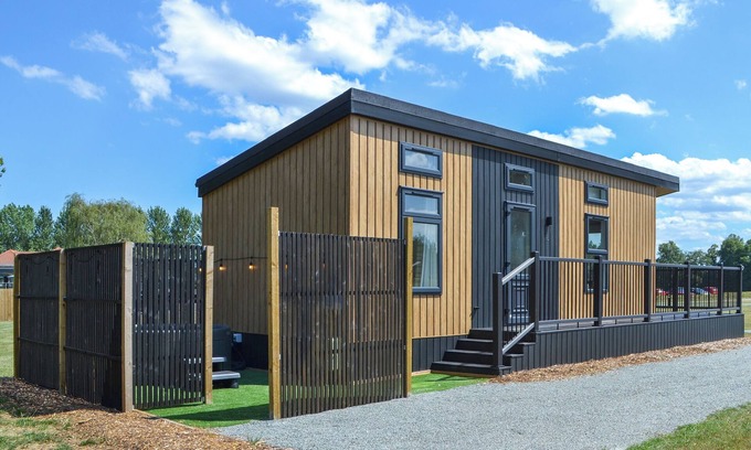 Cottingham Cabaña | Fairways Retreat 1 - UK50246