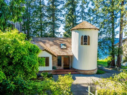 Rollingbay Casa | Fairyland Cottage, Waterfront, Beach, Kayak, Hot tub