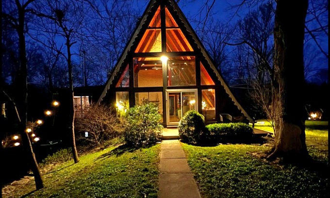 Anderson Township Casa | Fairytale A Frame in Cincinnati with hot tub, sauna, and gym. 2 Fenced acres