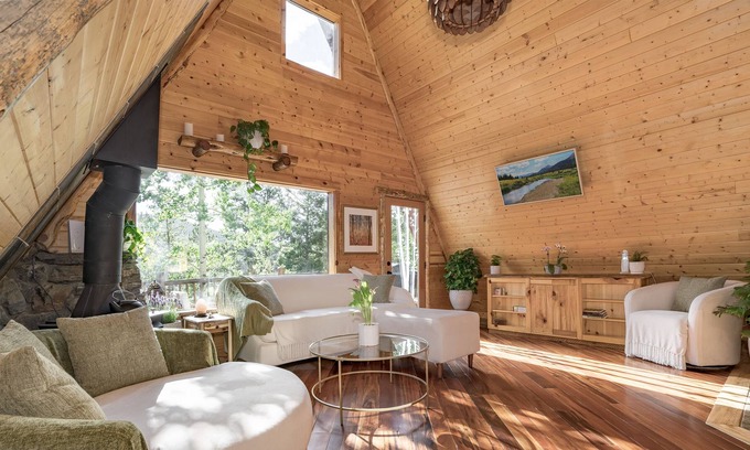 Evergreen Cabina | Fairytale Pine Cabin with Treehouse Studio! Near Evergreen & Mount Evans