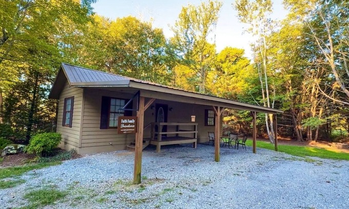Mentone Otro | Faith Family Farmhouse | Guest Cottage | Farm | Fire Pit | WiFi | Dog Friendly