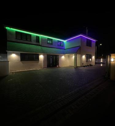 Rushmoor District Casa | Falcon house