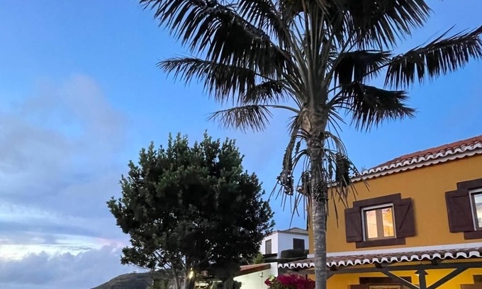 Calheta Cabaña | Falcon House. Casa rústica tradicional