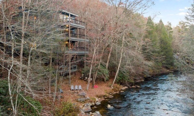 Epworth Cabina | Falcons Nest- Pet Friendly | River Front Inicio | Pozo de fuego al aire libre | Fightingtown Creek