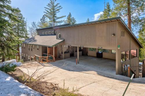 Yosemite West Casa | Falcons Nest (Upstairs)