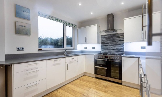 Wroughton Casa | Falkirk House Contractors Long Stays Spacious