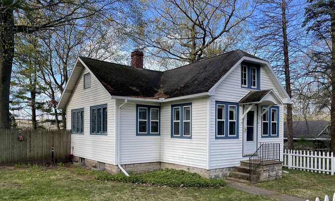 Lake Michigan Beach Cabaña | Summer 2024– Book Midweek Deals, only 2 nt mins—Lake Cottage SW Michigan