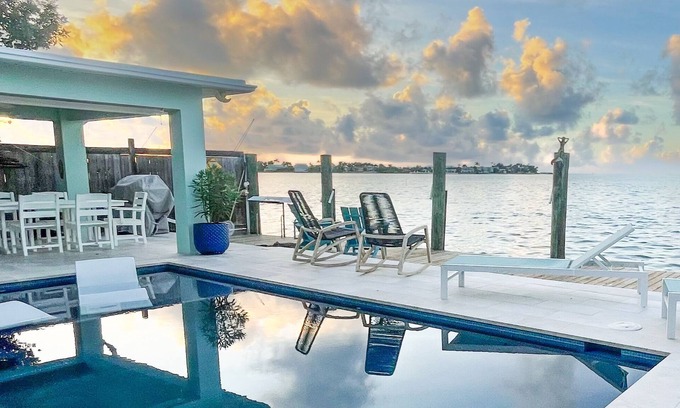 Little Venice Casa | Direct Oceanfront w/ Pool - Fish right off the dock!