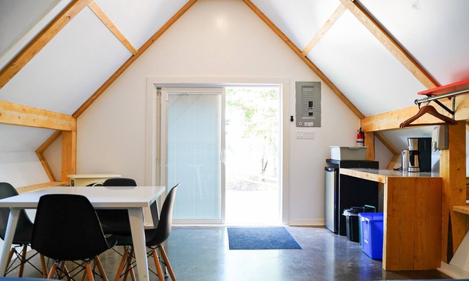 Belfast Cabina | Fall Cabin