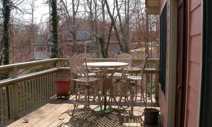 Ten Mile Apartamento | FALL COLOR cruise or Fish on Suntracker Pontoon Fishing Barge!