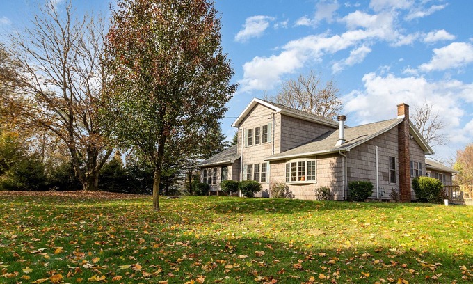 Wheeler Otro | Fall color/holiday Historic 40 A Farm Llama encounters, chef service near Lake