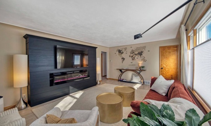 Quinnesec Casa | Fall Color Season is Here! Mid-modern 2 beds w/ King/Queen