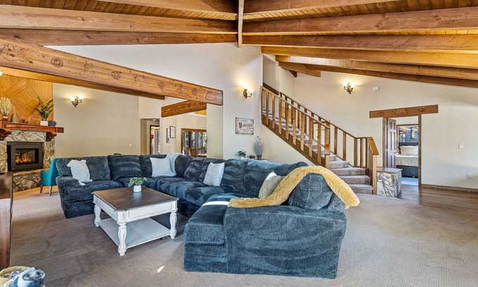 Flagstaff Cabina | Large Home with Central A/C! in Flagstaff!