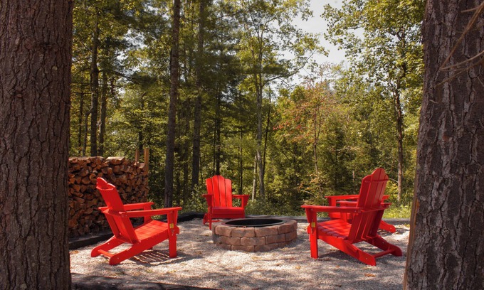 Campton Cabina | Fall Colors- Secluded 2BR Cabin - Hot Tub - Pet Friendly- 6 Minutes to Gorge