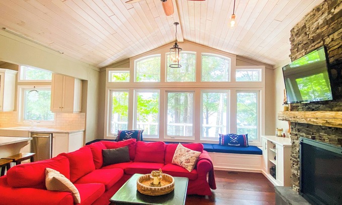 Novar Cabaña | Fall Colours, Sunsets, Sandy Beach, Dog OK, Outdoor Dining, Fireplace, Firepit