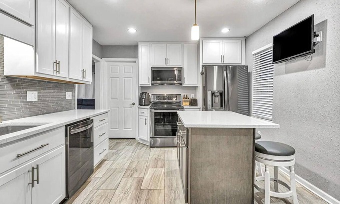 Milwaukee Casa | $89 This Week! - Mins to Froedert / State Fair