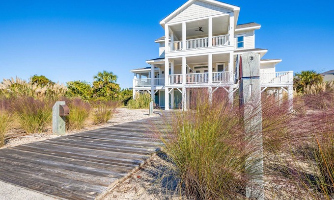 Bald Head Island Casa | Stunning Home near S. Beach. Ocean Views from Upper Deck - Both Clubs available