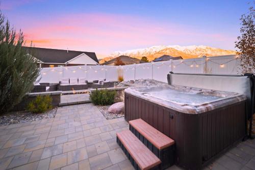 Orem Casa | Fall Family Retreat with Custom Sauna Theatre Lux MTN Spa Pool and Poker tables Stocked Kitchen and MORE
