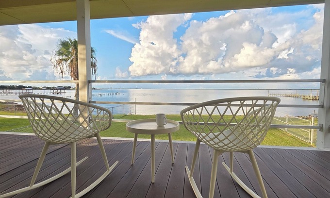 Dickinson Casa | Fall Fishing Getaway in San Leon- Don’t Miss Out! Waterfront Pier w/Boat Slip🎣