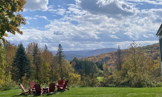 Margaretville Casa | Fall Foliage Catskills Escape Family-Friendly Farmhouse 5 Minutes from Town