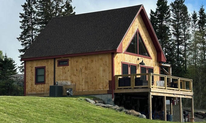 Colebrook Cabina | FALL FOLIAGE - Direct ATV Trail - CENTRAL AC - Cabin with Mountain Views & WiFi