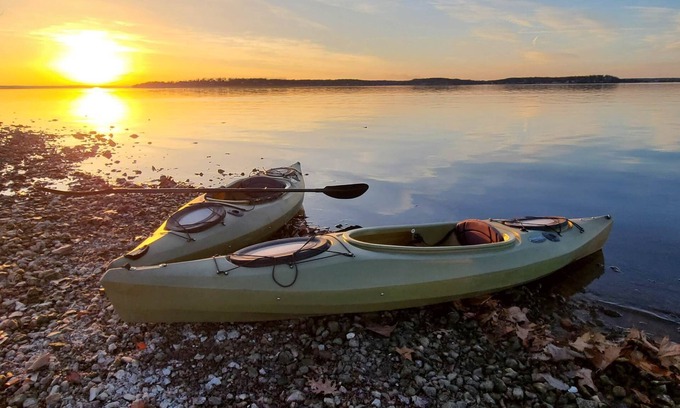 Dennis Cabaña | Fall Foliage Lake Retreat – 6th Night FREE!