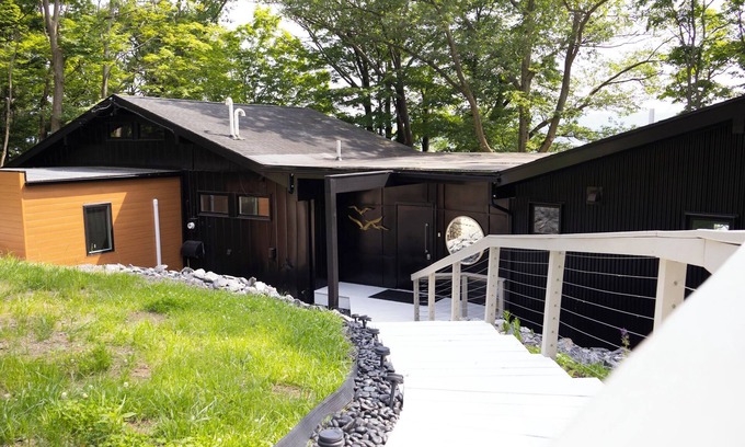 Lansing Casa | Stunning Sunsets, Fall Foliage, Gorge Hikes in a Contemporary Lakefront 3BR/3BA