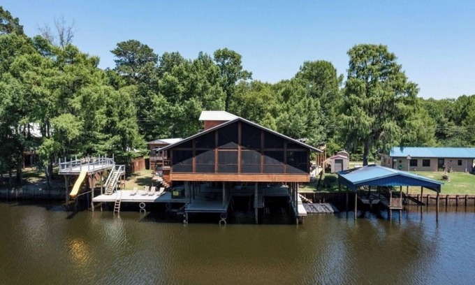 Jefferson Casa | FALL!!! HOT TUB!! FIRE PIT! Getaway at this Epic Waterfront Home!!