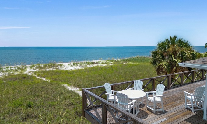 Alligator Point Casa | Fall in Love at A Point To Remember – Oceanfront Charm & Timeless Romance