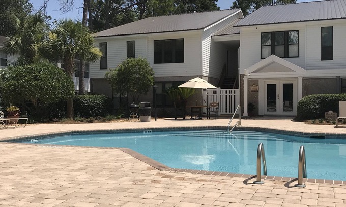 Saint Simons Island Condominio | 1 Bed/1 Bath AVAILABLE- July 6-10, July 12-16, July 26-31. Only a 2 nt minimum