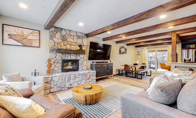 North Park City Chalet De Esquí | Fall in PC, Hot Tub, Dog Friendly, Arcade Games, Huge Covered Deck, Grass Yard
