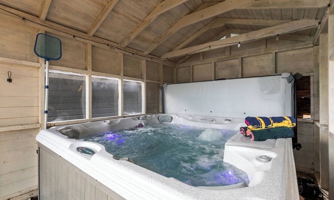 Wild Rose Cabaña | Relaxing Lake Vibes Before Fall Arrives +Hot Tub