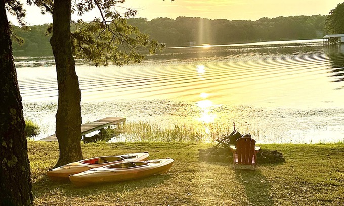 Hawkins Casa | Fall Special! Lakefront | Firepit,Dock,Kayaks,Deck
